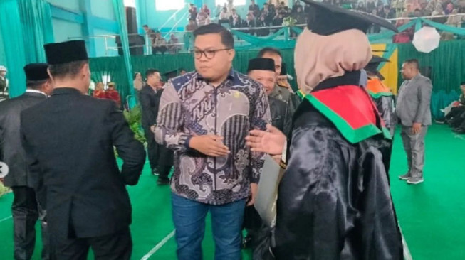 Hutri Randa Wakili Pimpinan DPRD Sungaipenuh Hadiri Wisuda IAIN Kerinci